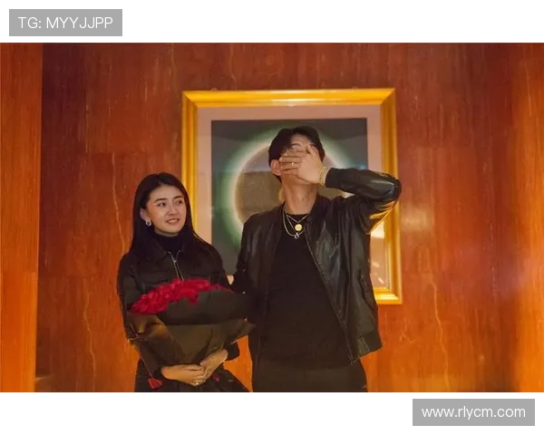 足球明星浪漫求婚现场视频感动全场球迷见证爱的永恒时刻 足球明星浪漫求婚现场视频感动全场球迷见证爱的永恒时刻