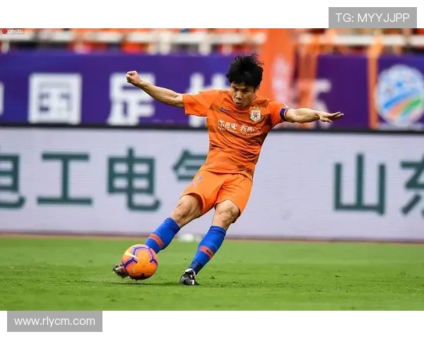 从绿茵场到时尚界足球明星的华丽转身与爱情故事 从绿茵场到时尚界足球明星的华丽转身与爱情故事