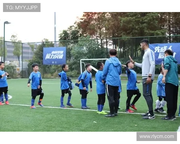 足球明星小甜菜的精彩瞬间与迷人风采全景展示