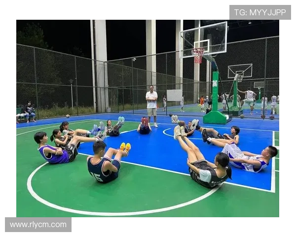 深入分析重庆篮球队阵地战战术特点与执行策略