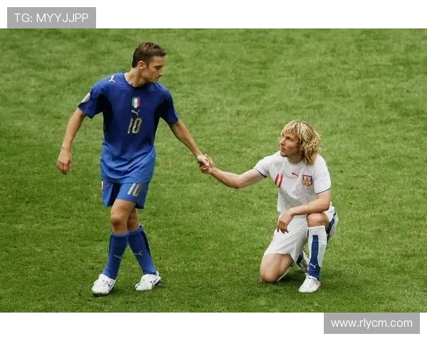 给美女明星介绍足球明星的精彩瞬间与背后故事