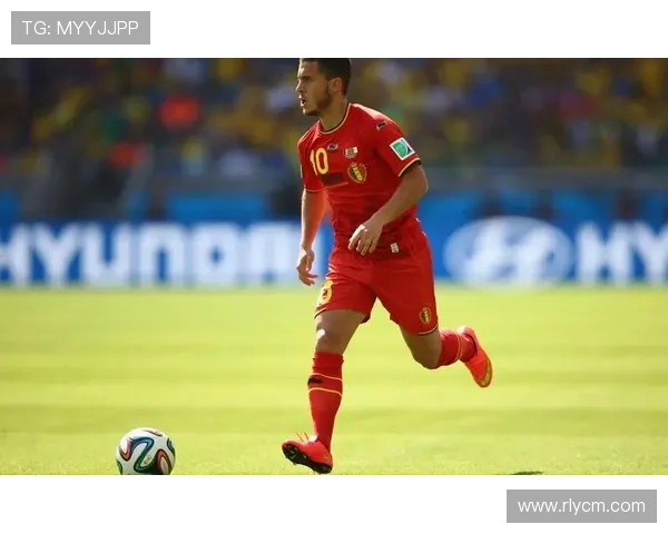 足球明星美霞的精彩瞬间与魅力风采尽在这里，快来欣赏她的动人图片吧